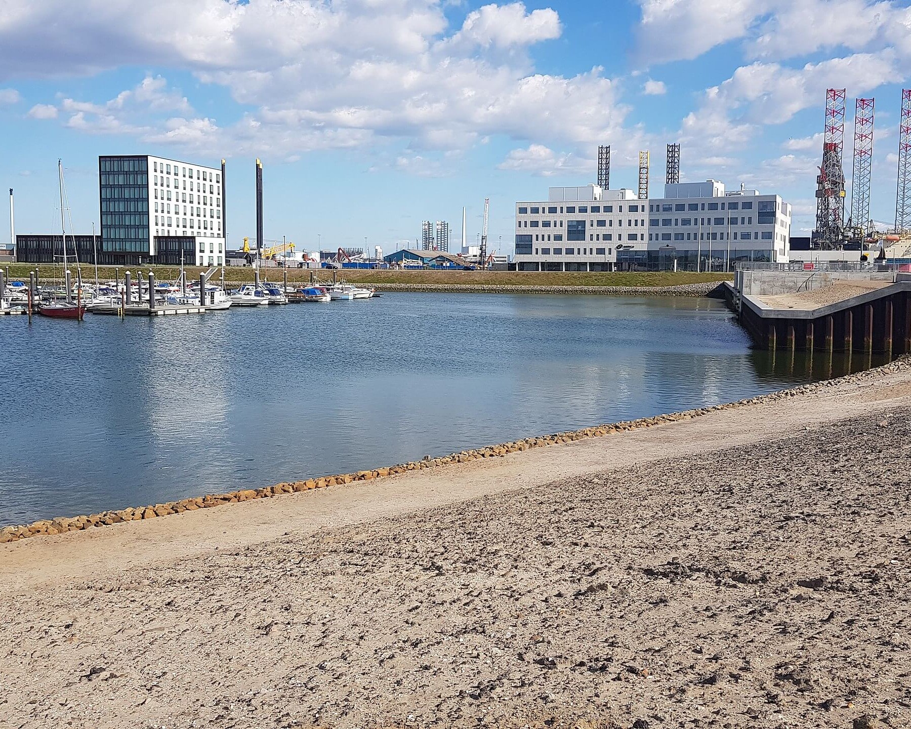 Esbjerg Strand med Maritimt Center, lystbådehavn mv. Foto: Esbjerg Kommune.