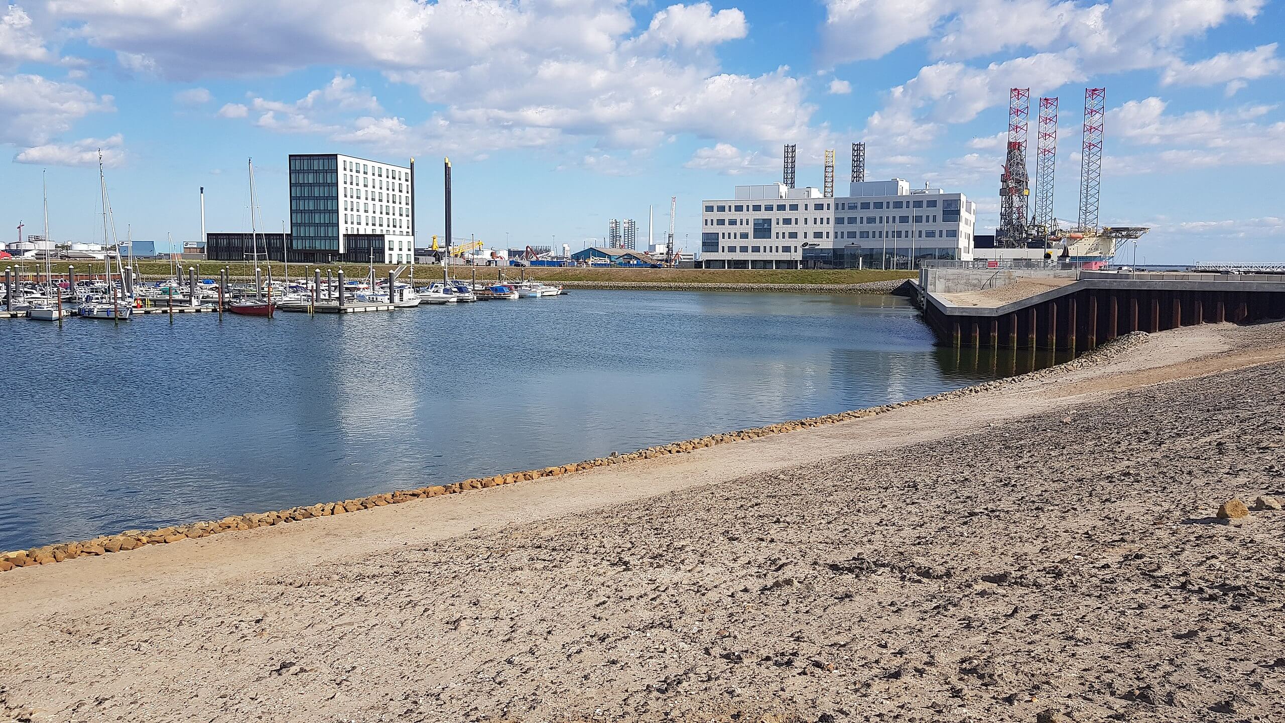 Esbjerg Strand med Maritimt Center, lystbådehavn mv. Foto: Esbjerg Kommune.