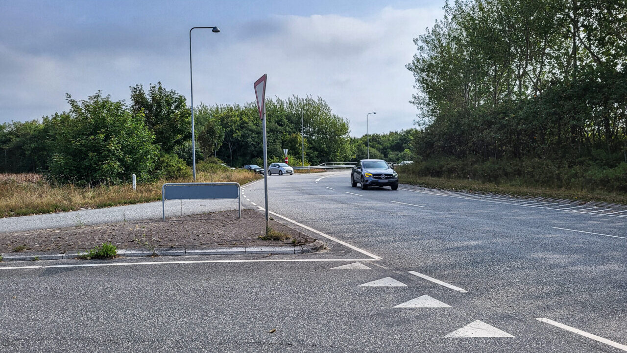 Den direkte forbindelse mellem frakørselsrampen og Kjersing Ringvej skal afhjælpe trængslen i rundkørslen. Foto: Vejdirektoratet