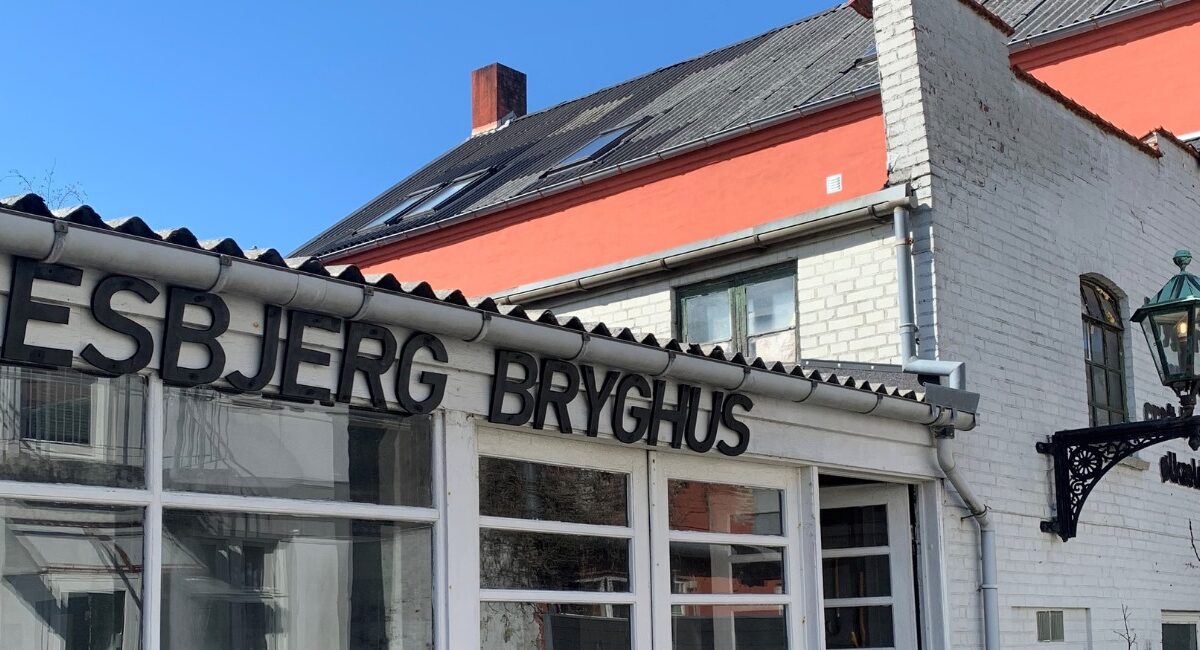 Facaden på Esbjerg Bryghus i baggården.