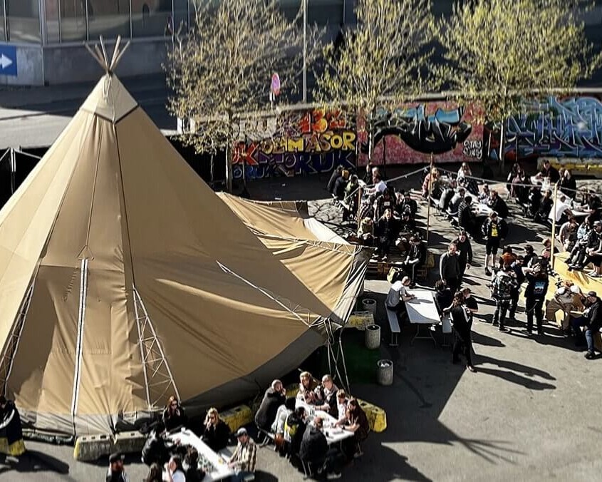 Tipitelt på Tobakkens forplads. Foto: PR.