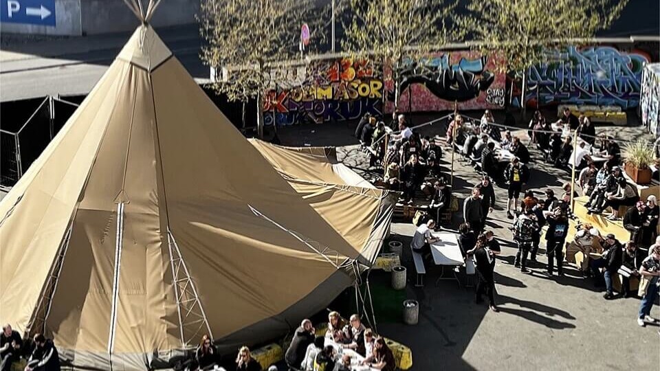 Tipitelt på Tobakkens forplads. Foto: PR.