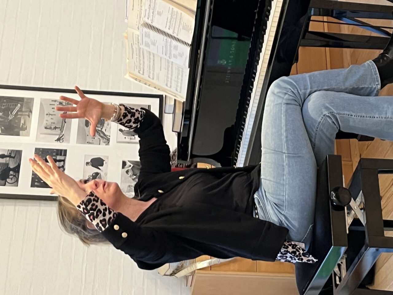 Kirstine Bonde lærer en flok krager at synge.