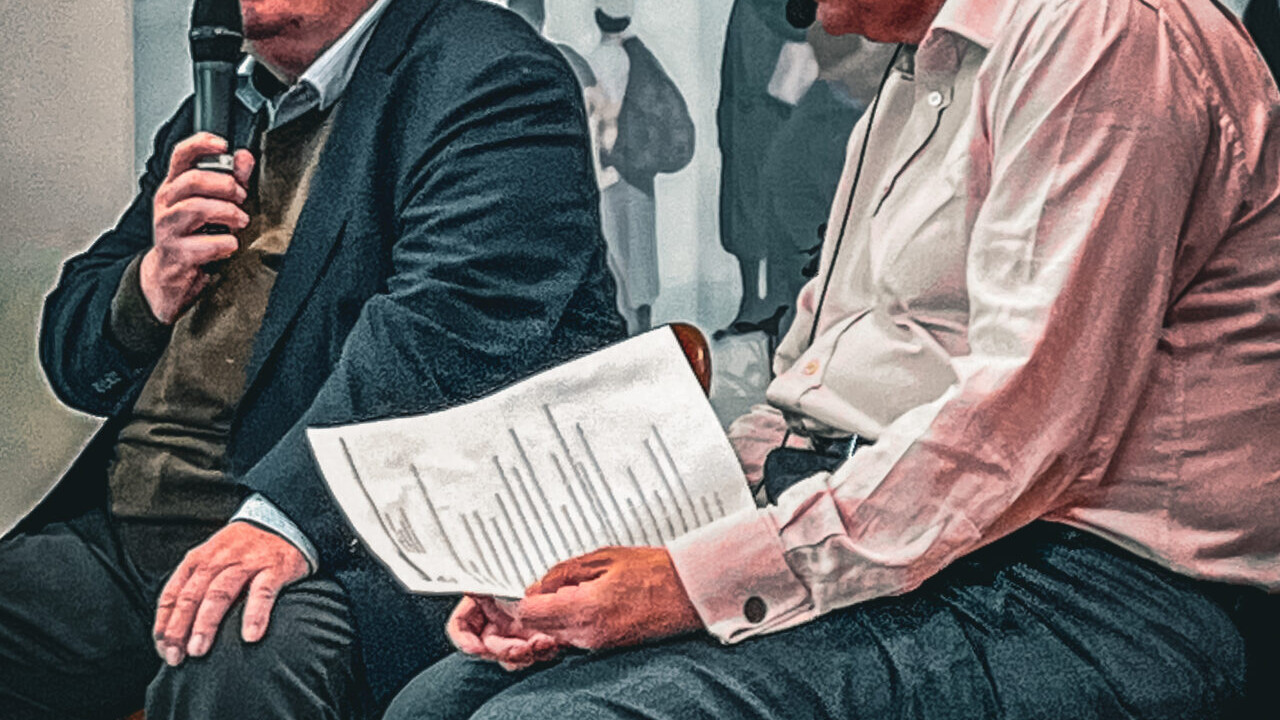 I et uhyre spændende foredrag fik tilhørerne et godt indblik i FE-sagen af de to veloplagte herrer.