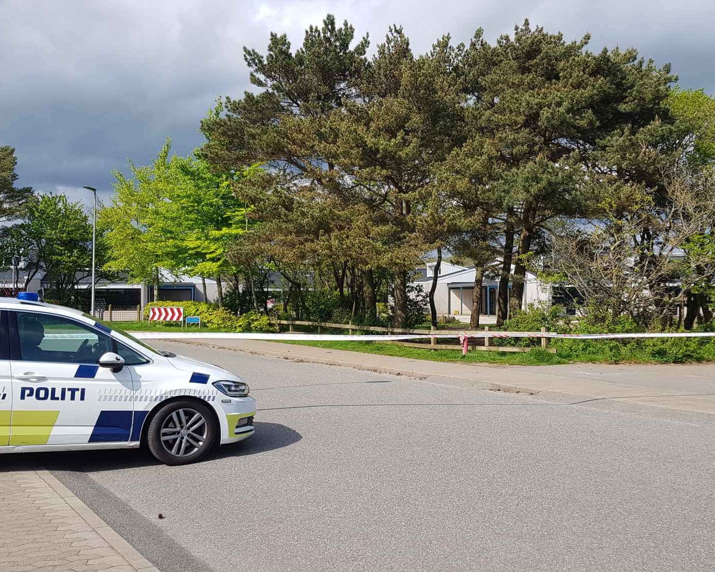 Politiet tilstede ved Bohrskolen Fourfeldt. Foto: Bilal Hussain.