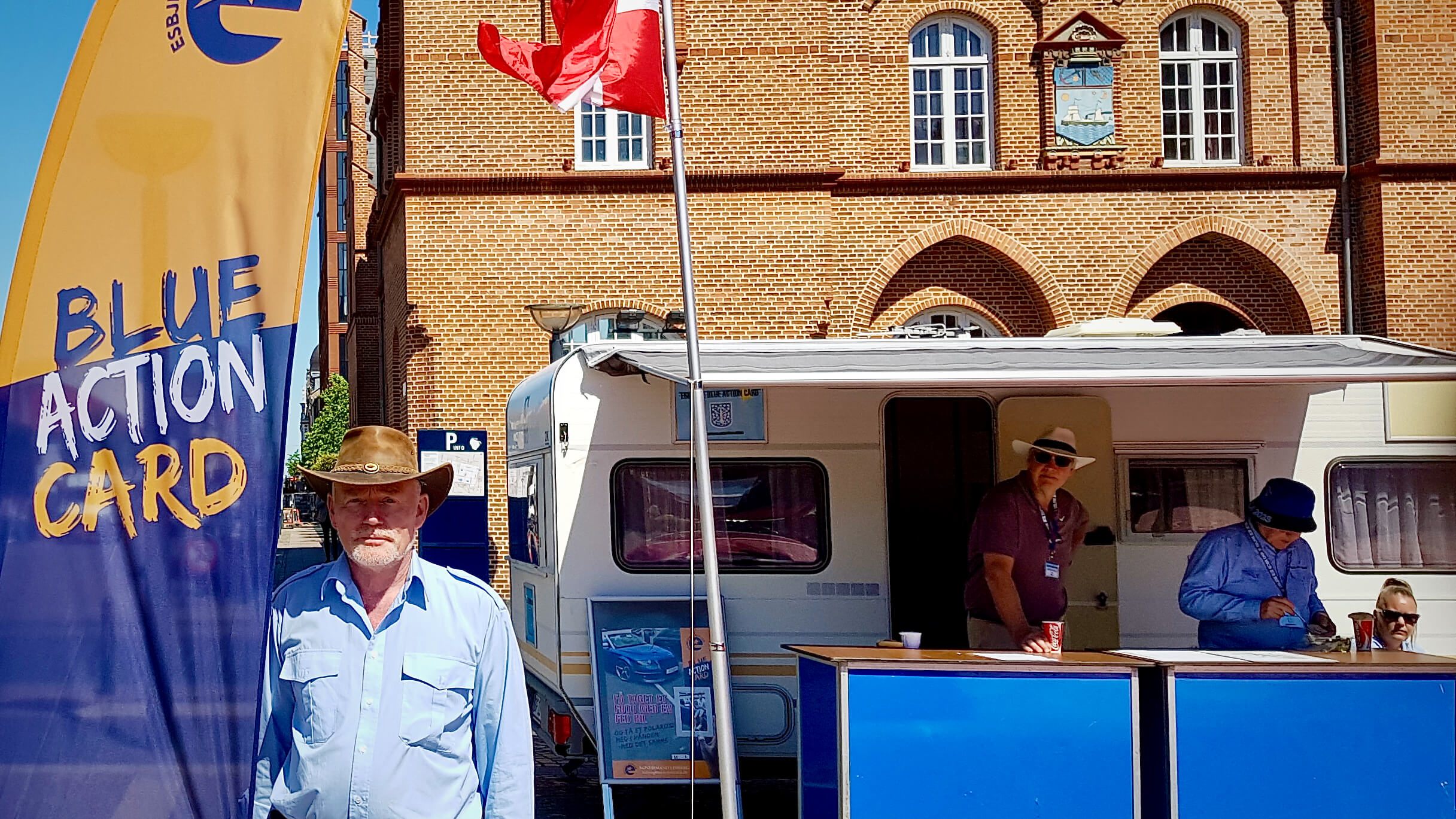 Morten List stod som altid klar på Torvet. Foto: Bilal Hussain.
