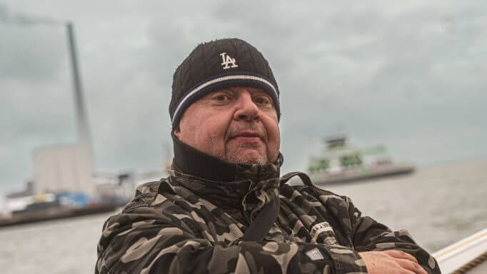 En bolværksmatros på sejltur med skonnerten Fulton i Esbjerg Havn.