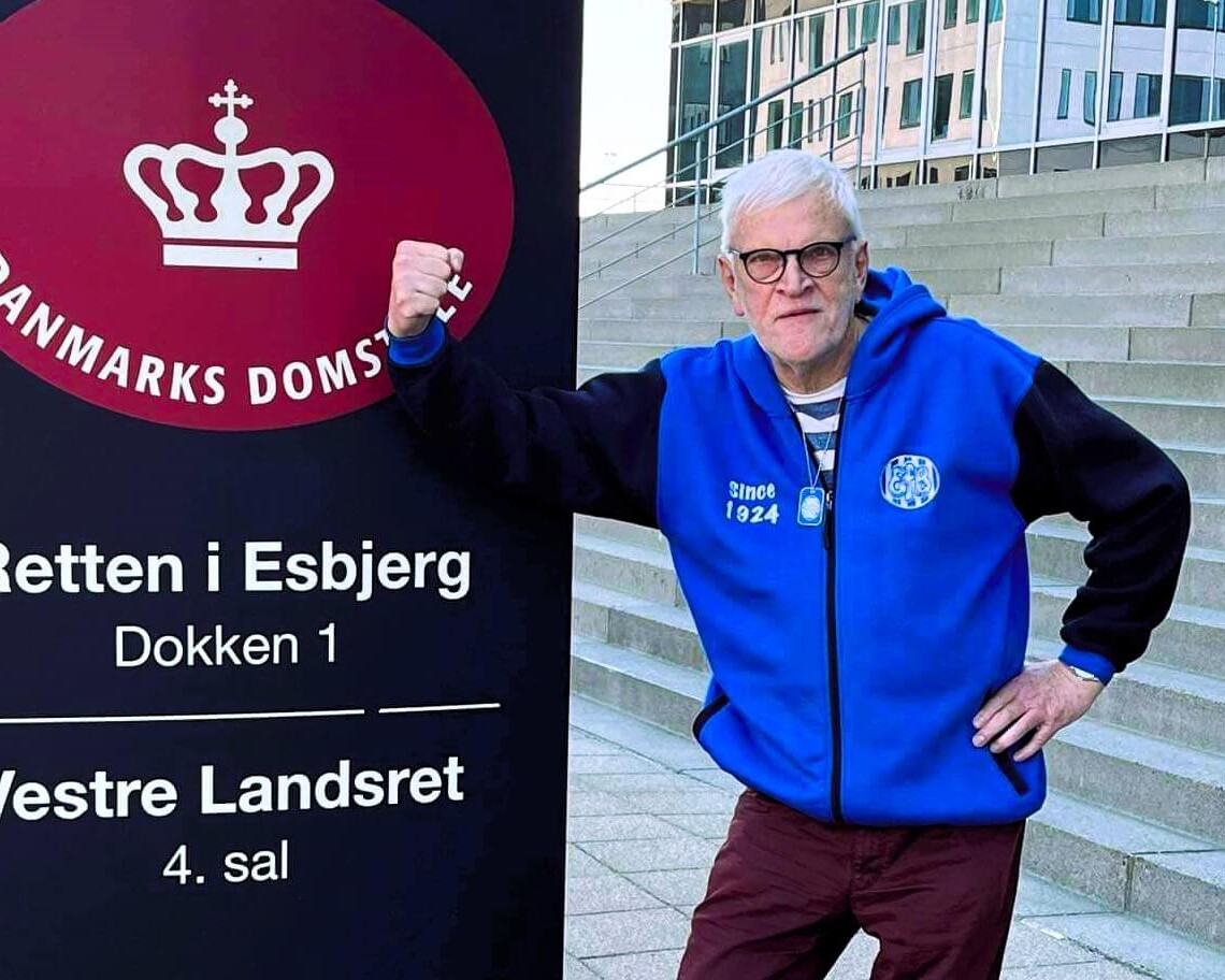 Mangeårig EfB-tilhænger Erik Hilmar Kragh var en glad mand efter dagens retsmøde.