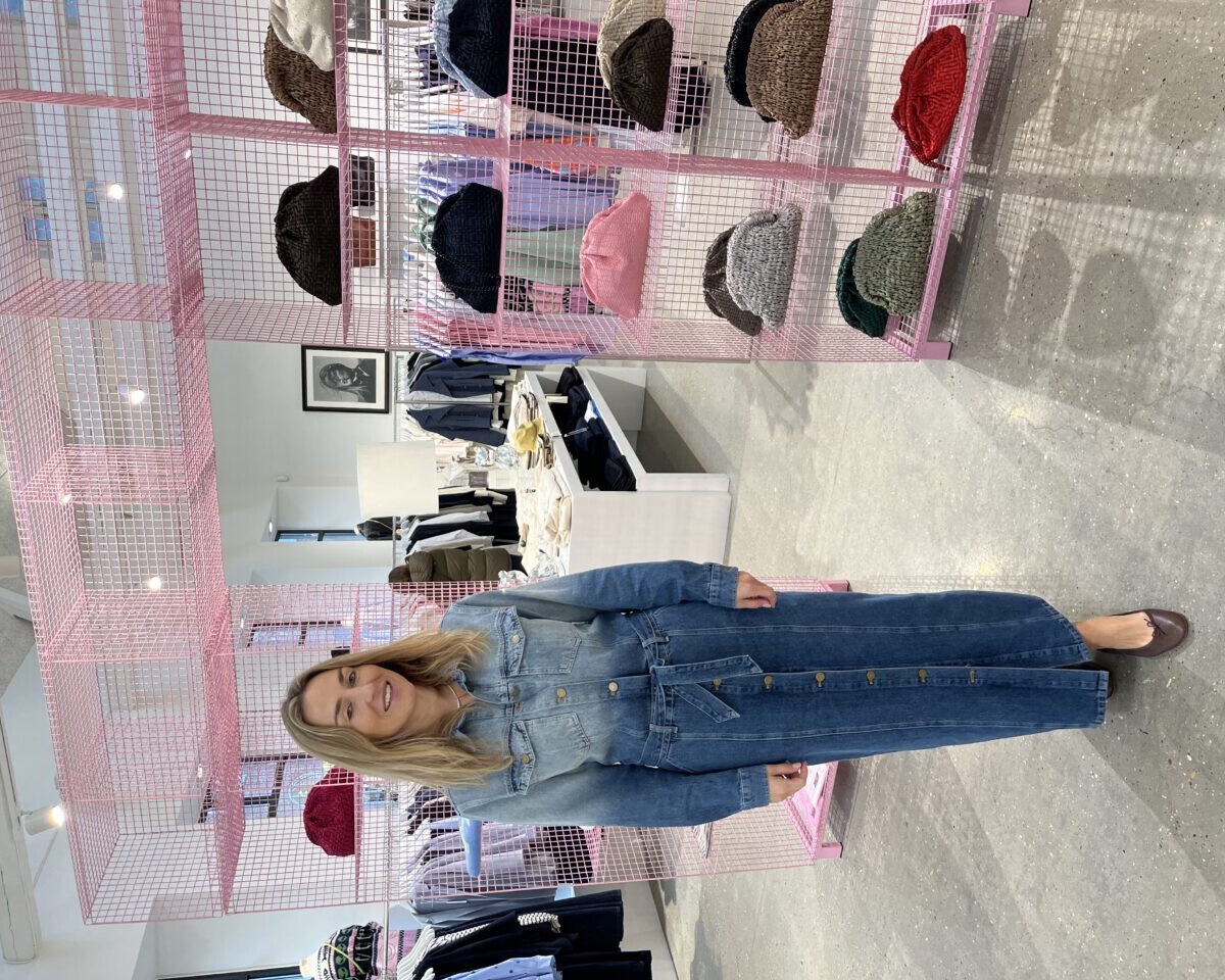 Claudia Thoft er en tredjedel af ejerskabet hos Huset Ollie, som for halvandet år siden flyttede til Esbjergs modegade. Foto: Lene Lund.