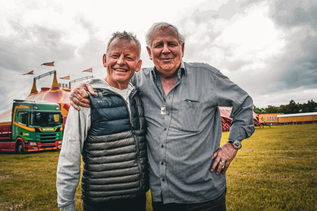 Med Gøglerkorset om halsen og Bubber under armen. Foto: Fjodor Pedersen.