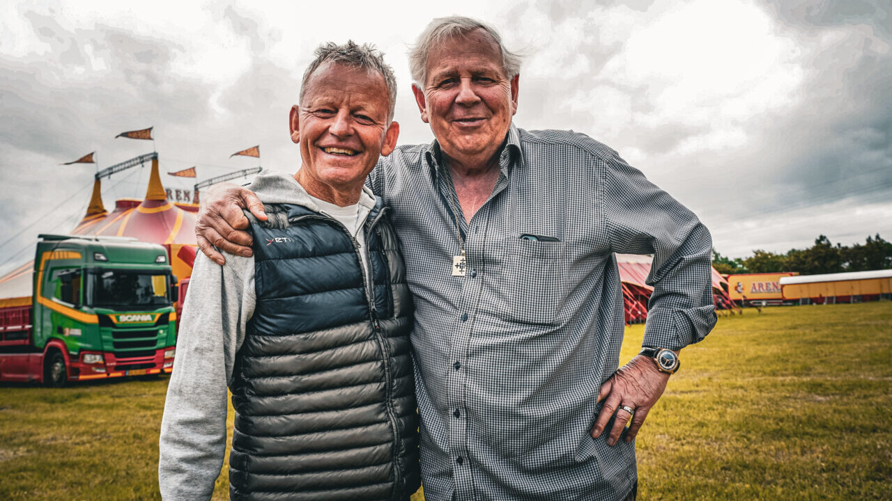 Med Gøglerkorset om halsen og Bubber under armen. Foto: Fjodor Pedersen.