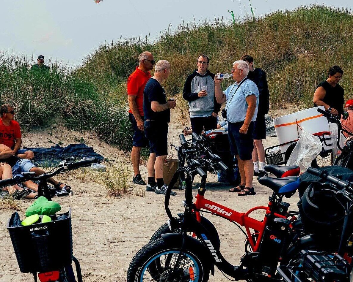 Lokal el-cykelklub på deres årlige togt til Fanø Dragefestival. Arkivfoto: Fjodor Pedersen.