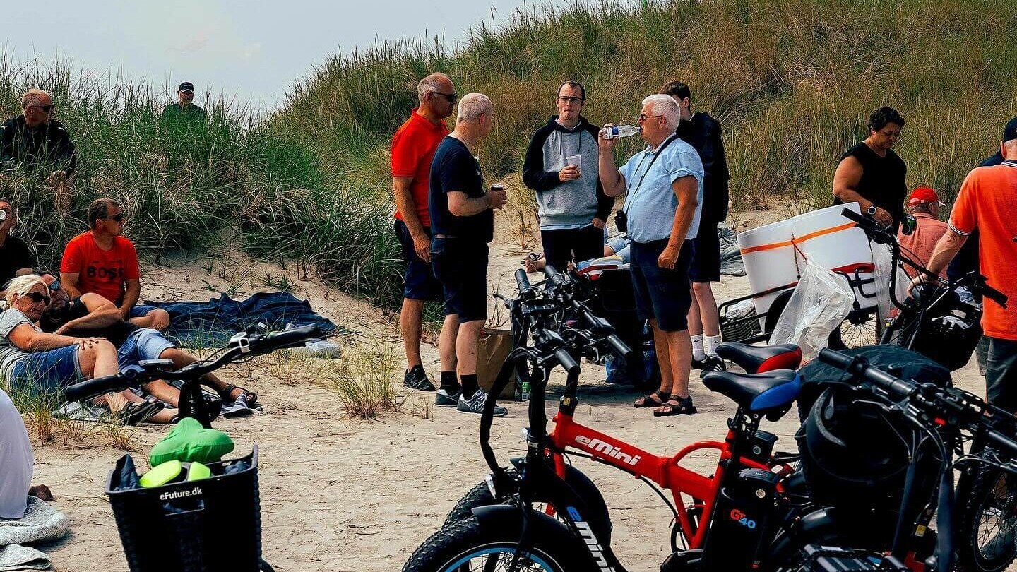 Lokal el-cykelklub på deres årlige togt til Fanø Dragefestival. Arkivfoto: Fjodor Pedersen.