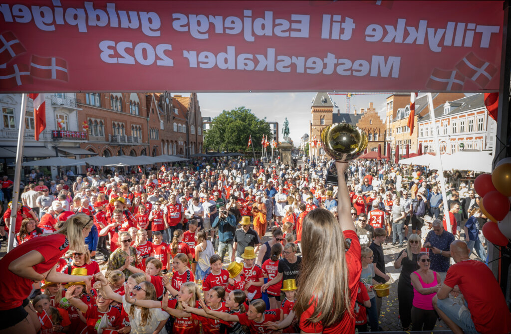 Den 8. juni 2023 vandt Team Esbjerg det danske mesterskab i håndbold efter en sejr på hjemmebane over Odense. Dagen efter blev holdet hyldet på Torvet i Esbjerg.