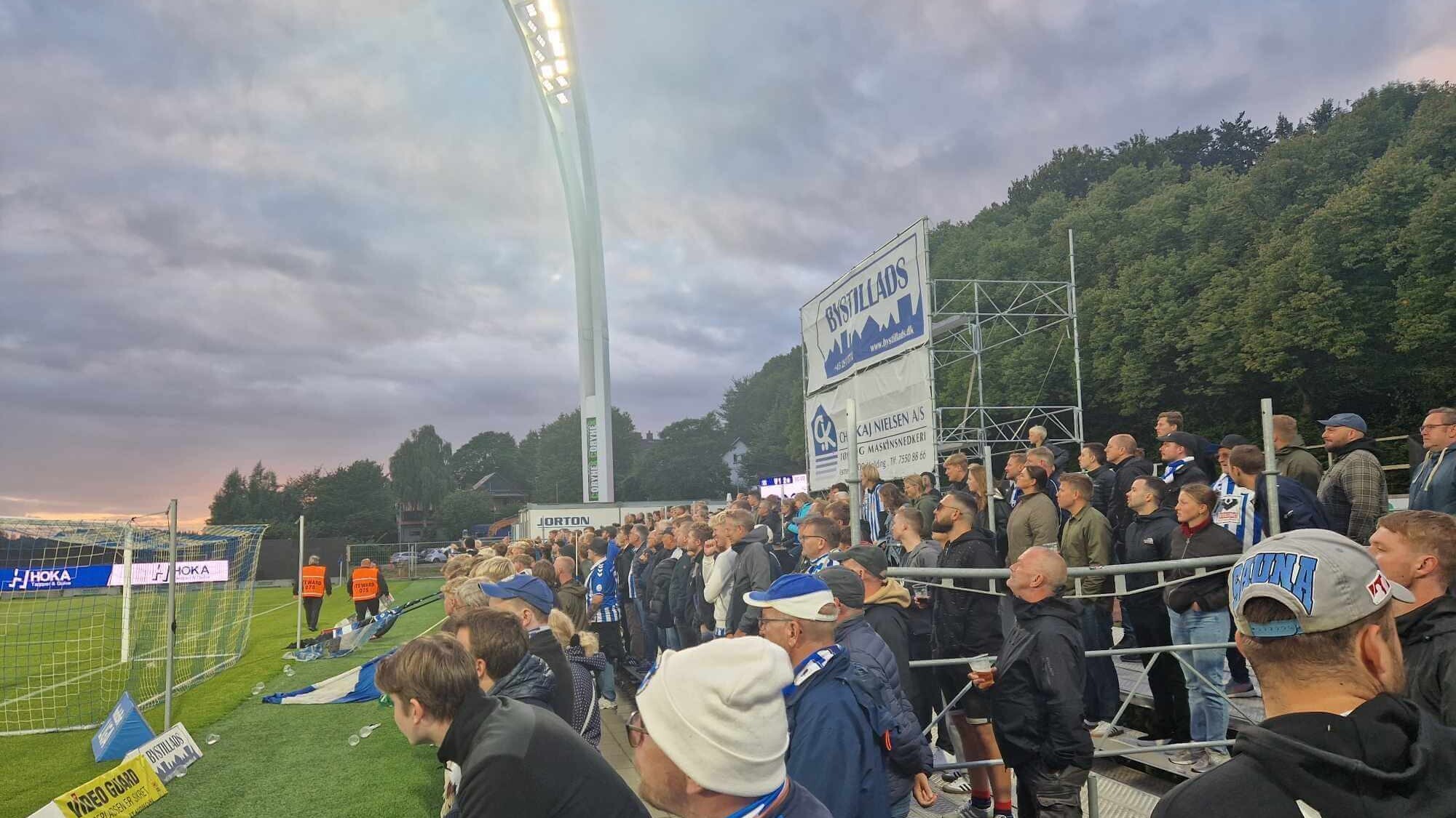 Der var god stemning på udebaneafsnittet i Kolding. Foto: Nordbastionen.