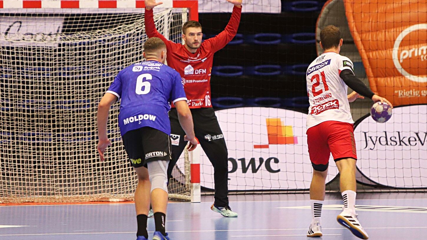 Ágúst Elí Björgvinsson i kamp for Ribe-Esbjerg HH. Arkivfoto: Johnny Tauman.