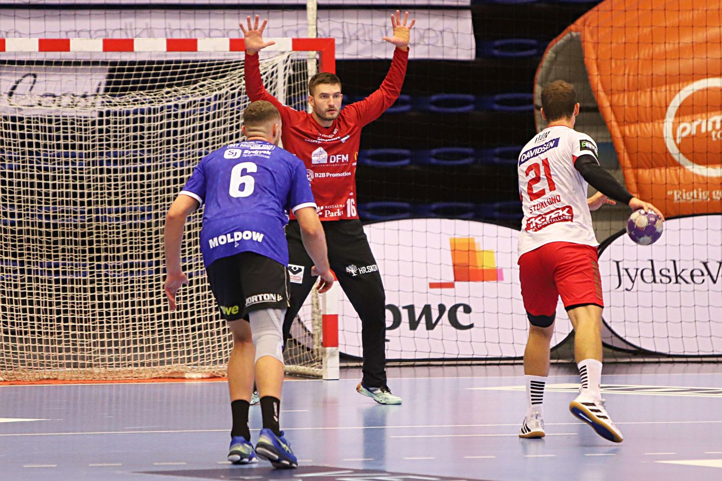 Ágúst Elí Björgvinsson i kamp for Ribe-Esbjerg HH. Arkivfoto: Johnny Tauman.