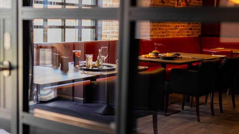 Café J kan endeligt slå dørene op igen. Privatfoto.