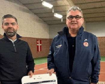 Esbjerg Tennis Klubs formand, Peter Skou (th) og Jeppe Gregersen fra Sydbank i Esbjerg. Pressefoto.