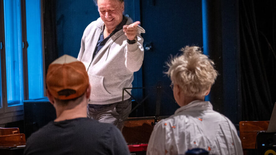 Gordon Kennedy i fuldt vigør. Jan Svarrer og Trine Gadeberg med ryggen til. Foto: Fjodor Pedersen.