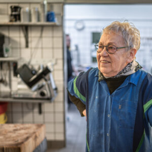 80-årige Ruth Mortensen havde 50 års jubilæum i Favorittens Smørrebrød sidste år. Heraf de 48 som ejer. Foto. Fjodor Pedersen.