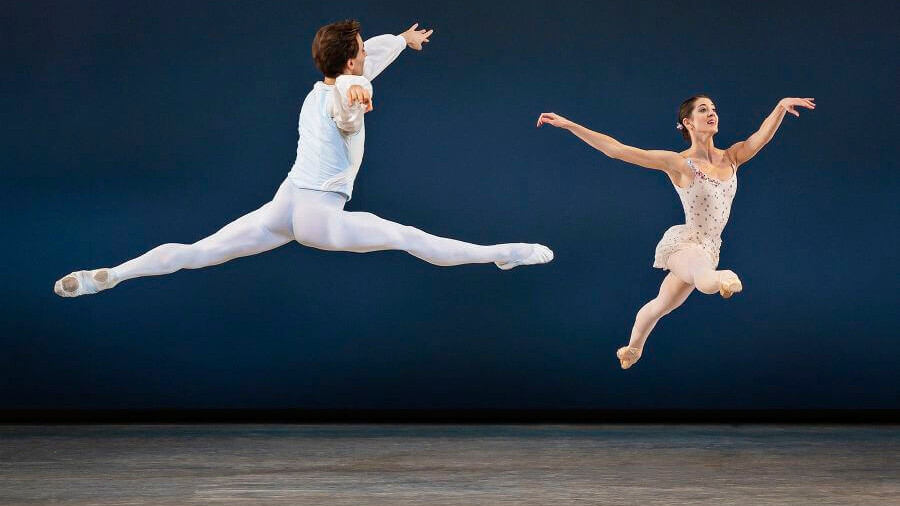 Holly Dorger og Jonathan Chmelensky i Ballo della Regina, Ballet de Luxe 2020. Foto: Henrik Stenberg.