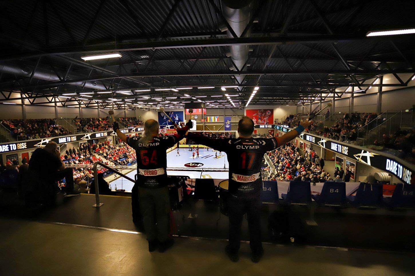Der var god opbakning til udeholdet. Her er det Markus og Georg. Foto: Rene Jørgensen.