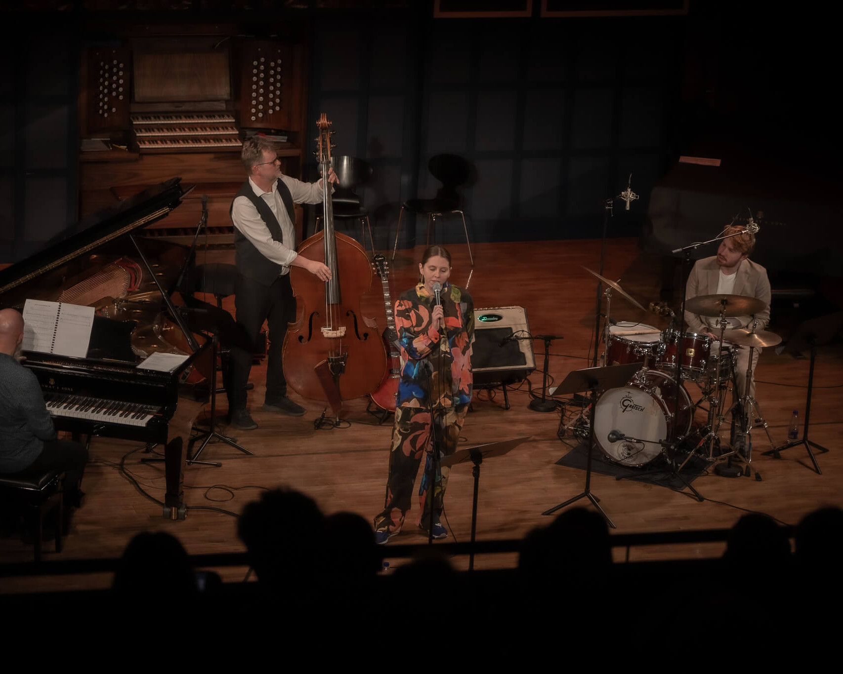 Signe Juhl i front til åbningskoncerten ved Esbjerg Jazz Festival 2025. Foto: Fjodor Pedersen.