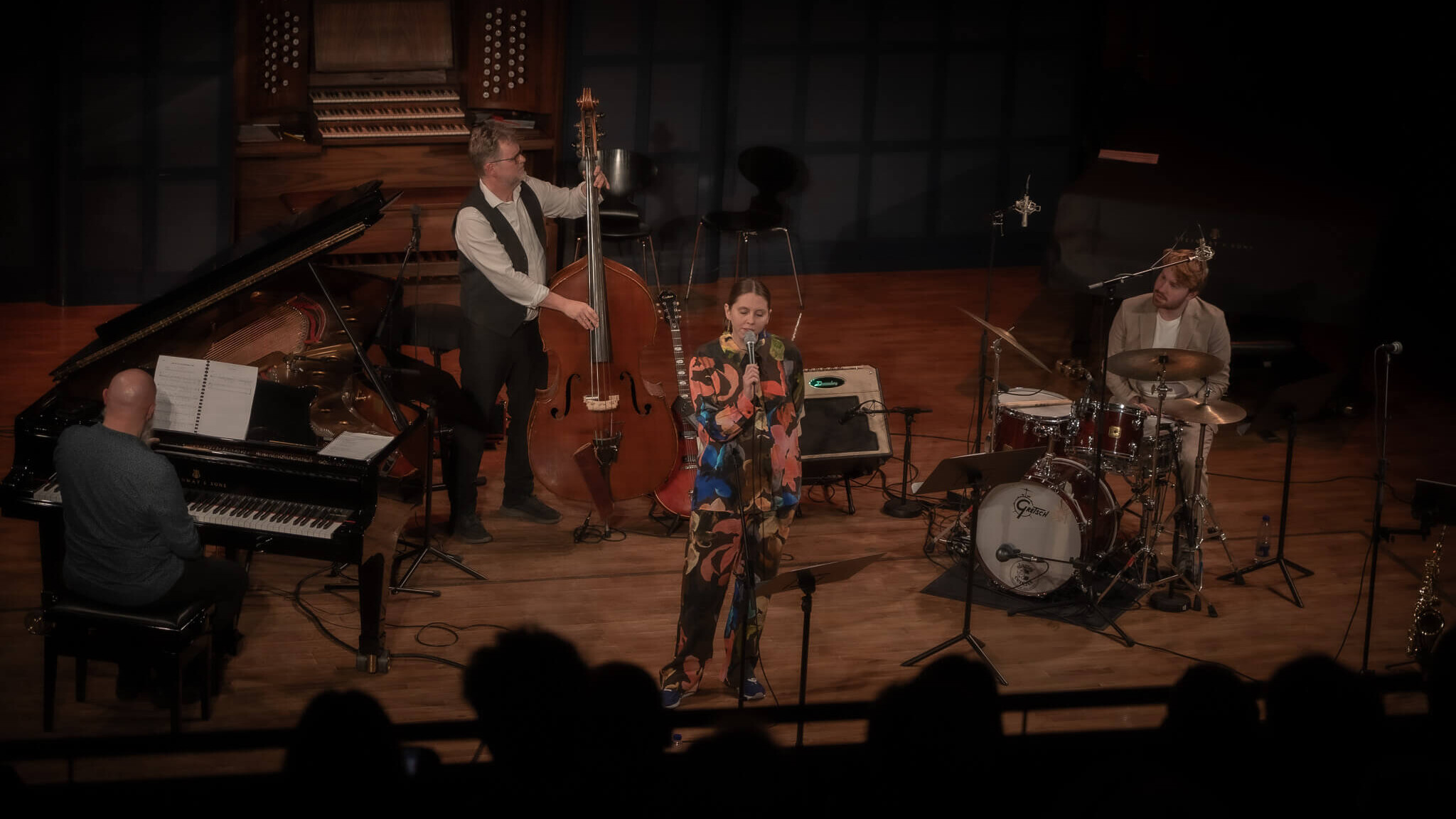 Signe Juhl i front til åbningskoncerten ved Esbjerg Jazz Festival 2025. Foto: Fjodor Pedersen.