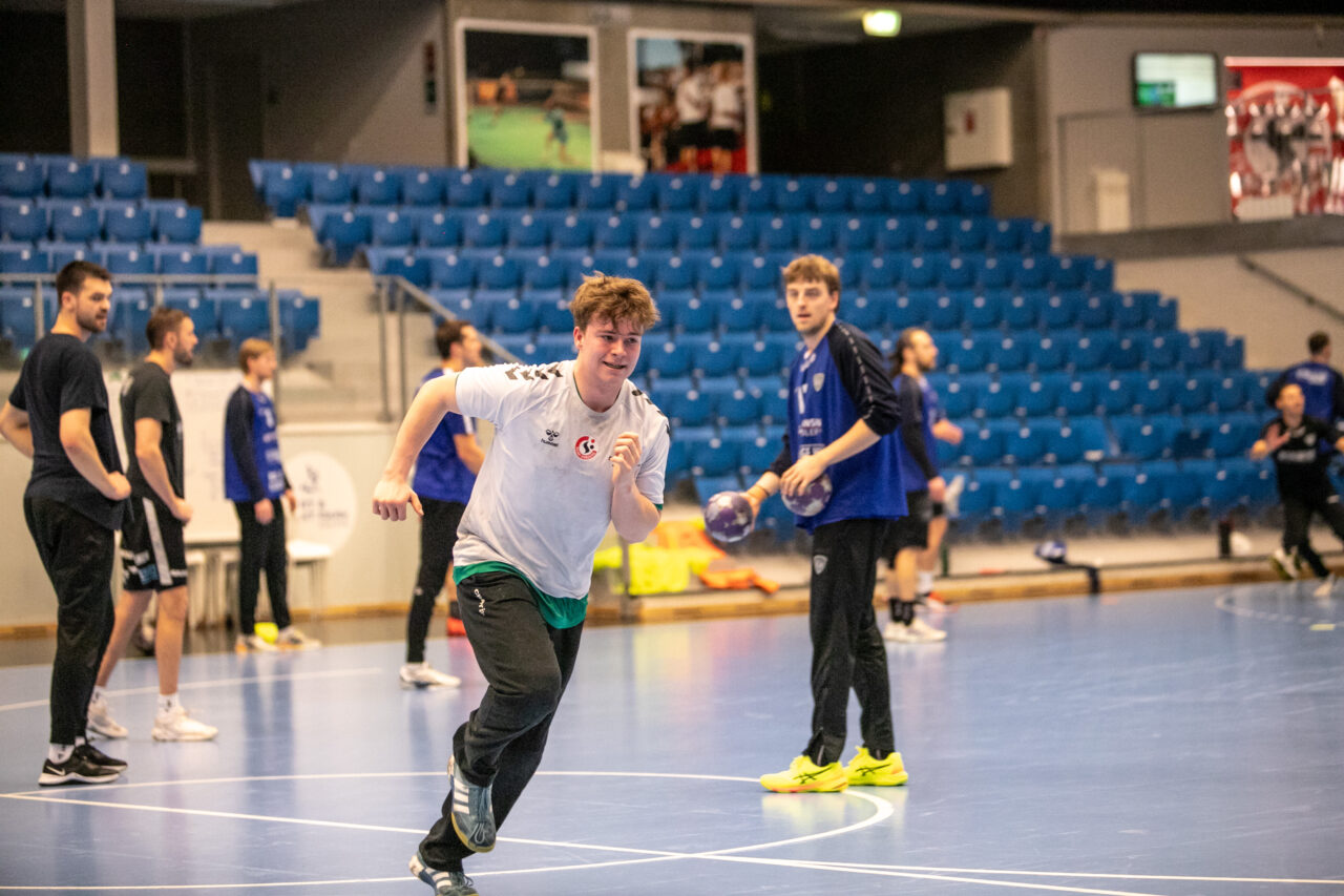 19-årige Mads Rahbek trænede for første gang med Ribe-Esbjerg HH's ligahold. Foto: Johnny Tauman.