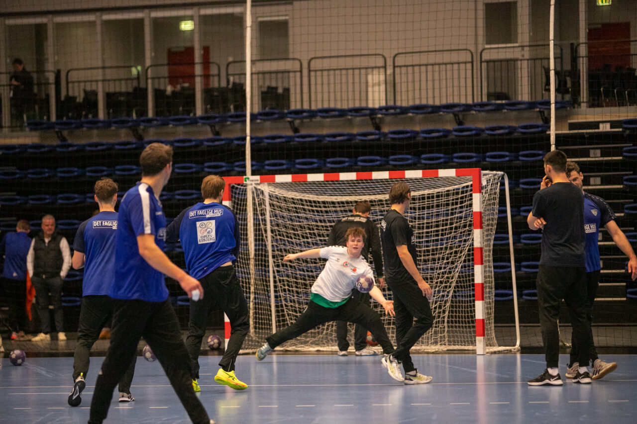 19-årige Mads Rahbek trænede for første gang med Ribe-Esbjerg HH's ligahold. Foto: Johnny Tauman.