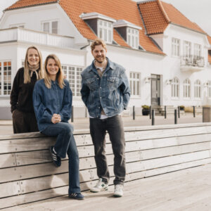 Mie og Mette Hyttel og Kasper Elmholdt, Hjerting Badehotel. Pressefoto.
