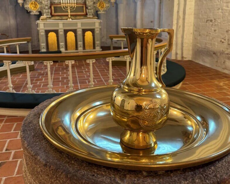 Døbefonten i Bryndum Kirke. Privatfoto.