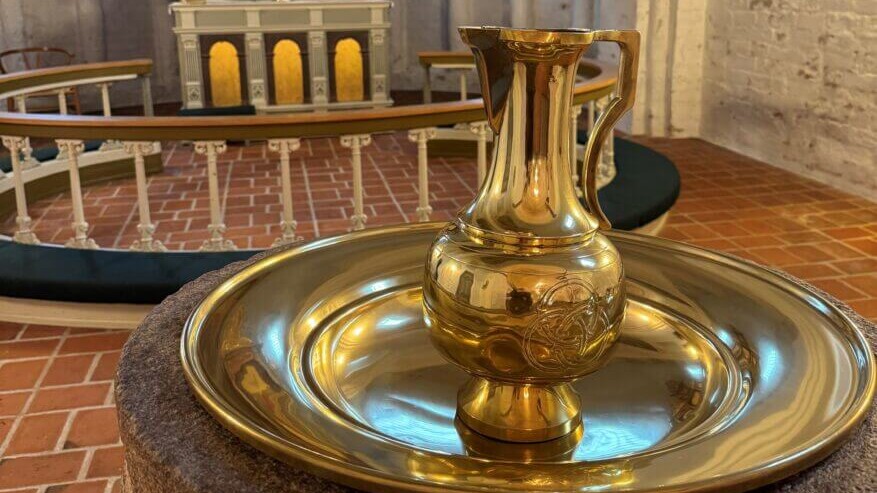 Døbefonten i Bryndum Kirke. Privatfoto.