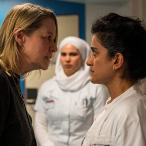 Trine Dyrholm (tv) og Özlem Sağlanmak. Foto: Per Arnesen.