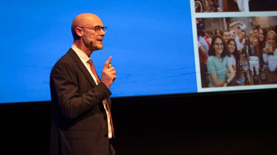 Peter Kirk Larsen, advokat, formand for Education Esbjerg ved E1 Awards i november 2024. Foto: Fjodor Pedersen.
