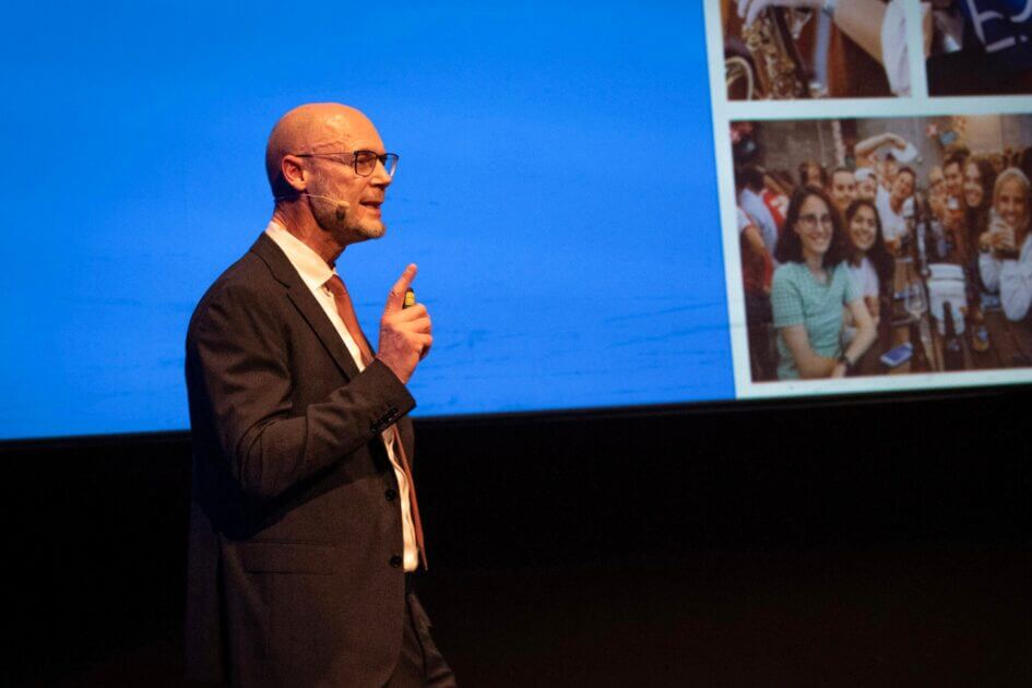 Peter Kirk Larsen, advokat, formand for Education Esbjerg ved E1 Awards i november 2024. Foto: Fjodor Pedersen.