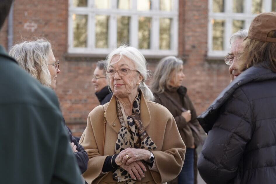 Mange kunstinteresserede var mødt frem til ferniseringen i Heerups Have. Foto: Fjodor Pedersen.