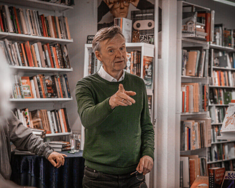 Poul Madsen signerede bøger hos Varmings Boghandel tirsdag den 11. marts. Foto: Fjodor Pedersen.