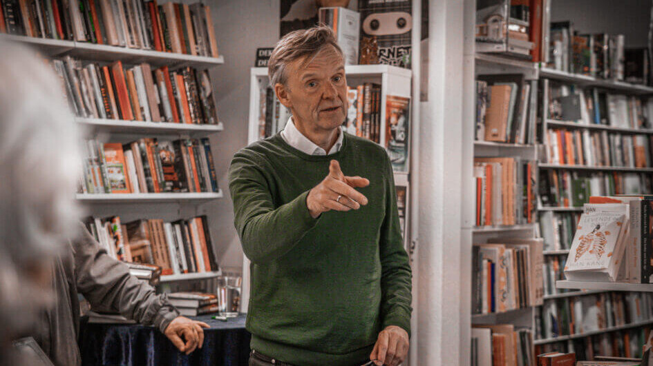 Poul Madsen signerede bøger hos Varmings Boghandel tirsdag den 11. marts. Foto: Fjodor Pedersen.