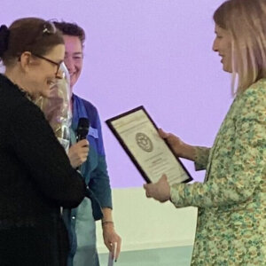 Ingelise Wenzel modtog årets kvindepris fra Esbjerg Soroptimistklub.
