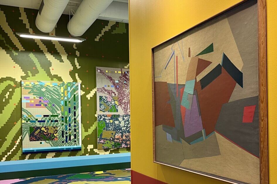 Esbjerg Kunstmuseum har givet Peter Birk det opdrag at vælge en håndfuld værker fra museets samling, der ikke alene skulle tjene som inspiration for en udstilling, men inkorporeres direkte i hans eget total-værk. PR-foto.