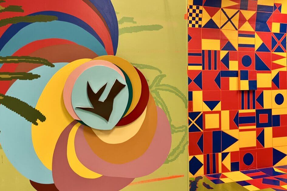 Street art og museumskunst opfattes ofte som modsætninger, men i løbet af de seneste 50 år har de to ting imidlertid med vekslende intensitet ladet sig inspirere af hinandens udtryk og strategier, og gennem de senere år har de nærmet sig hinanden yderligere. PR-foto.