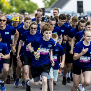 Royal Run er for små og store, og i Ribe varmer byens skoler op til den royale motionsfest med en stor fællestræning. Pressefoto: Lasse Lagoni/Royal Run.
