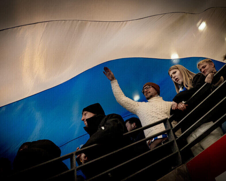 EfB-fans under kæmpe nedrullet tifo over udebaneafsnittet i Horsens. Arkivfoto: Fjodor Pedersen.