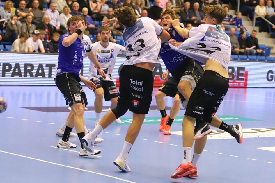 Der var kamp om pointene i dagens kamp. Foto: Johnny Tauman.