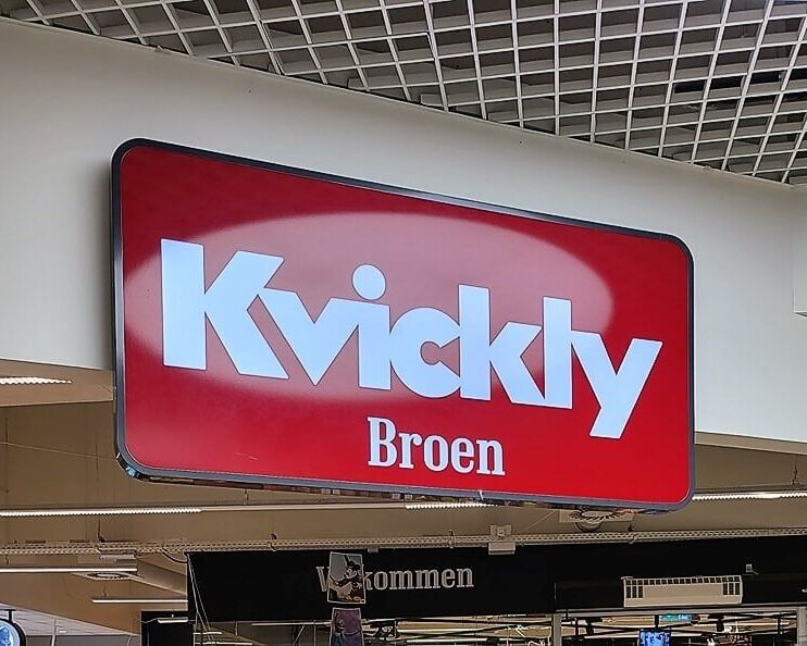 Kvickly-skiltet får kun lov at hænge få uger endnu. Arkivfoto.