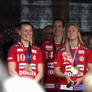 Kathrine Heindahl med nummer 10, da Team Esbjerg blev fejret på Torvet i sommeren sidste år. Arkivfoto: Fjodor Pedersen.