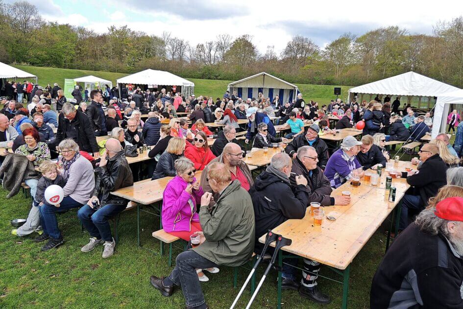 Folkefest og arbejderkamp. 1. maj i Gryden et tidligere år. Arkivfoto: Per Benny Paulsen.