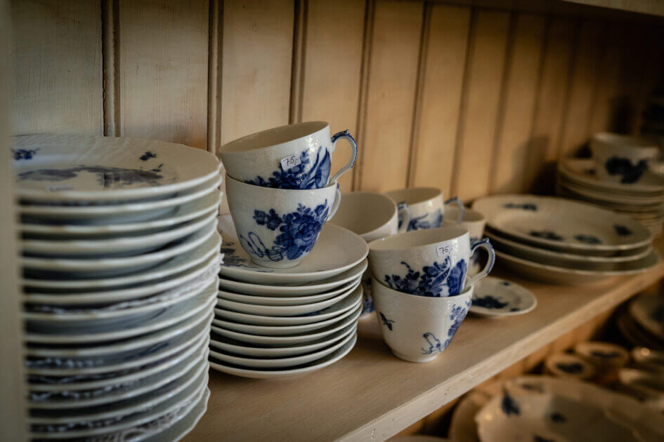 I den inderste afdeling finder man porcelæn, glas, service og den slags. Foto: Fjodor Pedersen.